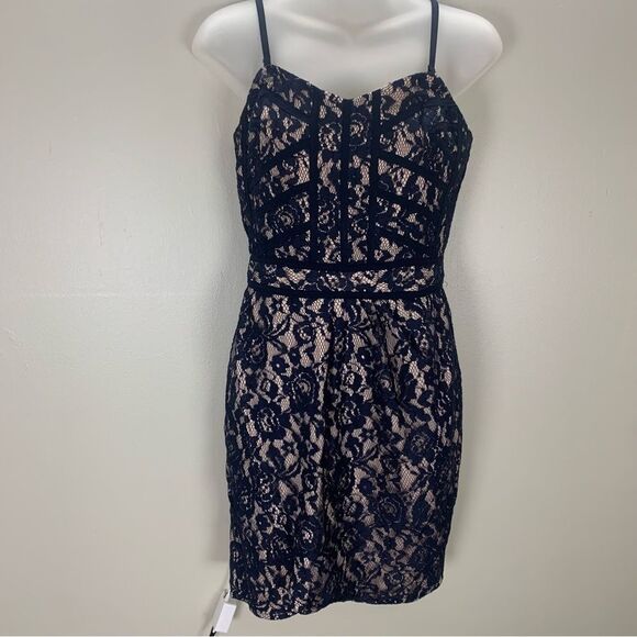 Finders Keepers Navy Lace Somerset Dress NWT New with Tag Size Medium - Picture 10 of 12